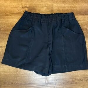 Simply Vera Vera Wang Women’s Large High Waisted Black Casual Dress Shorts